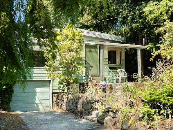 950 Dunn Ave, Saanich, BC V8X 2Z4