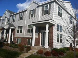 882 Ledgestone Dr, Mahtomedi, MN 55115