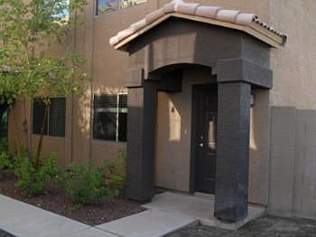 4th image of 2830 E Tracy Ln Unit 4