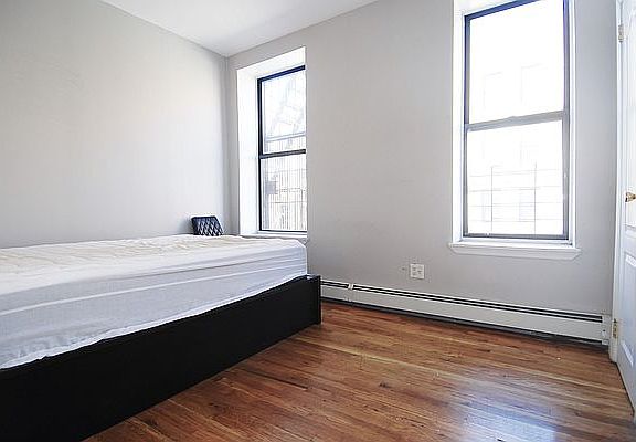 4th image of 300 W 114th St #3
