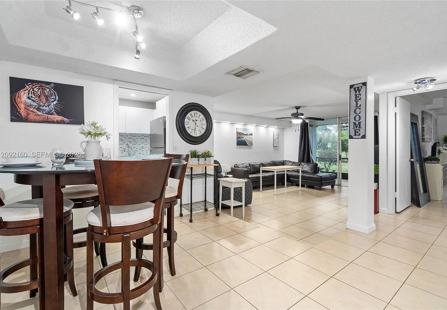 3670 Inverrary Dr — Photo 3