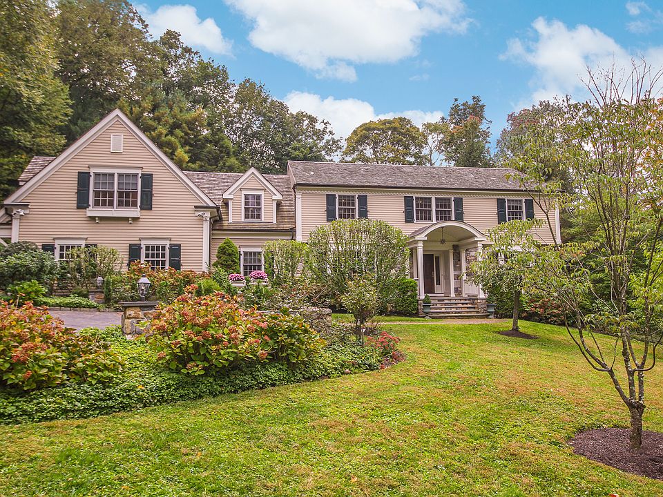 1st image of 24 Cowdin Cir