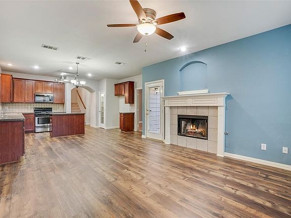 4th image of 11521 Petunia Dr