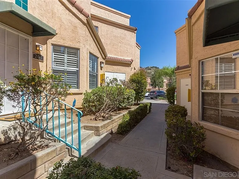 12049 Calle De Montana #201-EL — Photo 23