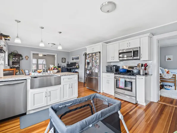 33 Hugh Street, West Hartford, CT 06119