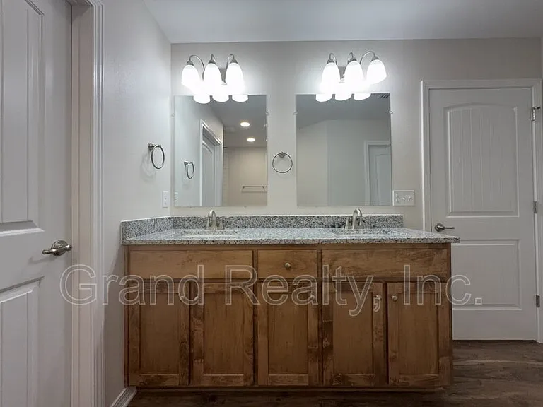4208 Eleanor St — Photo 15