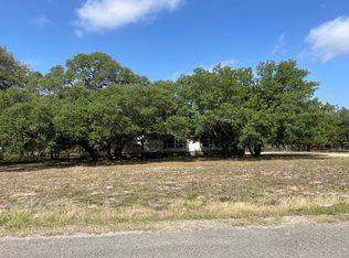 707 Eagle Creek Dr, Floresville, TX 78114