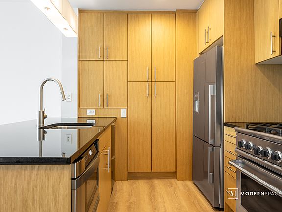 4th image of 549 Borden Ave APT 2K
