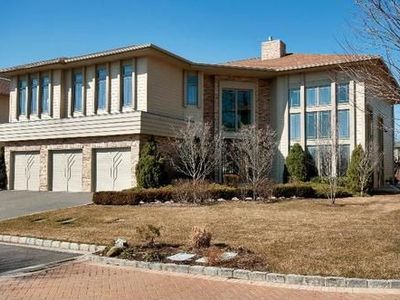 35 Holiday Pond Rd, Jericho, NY, 11753