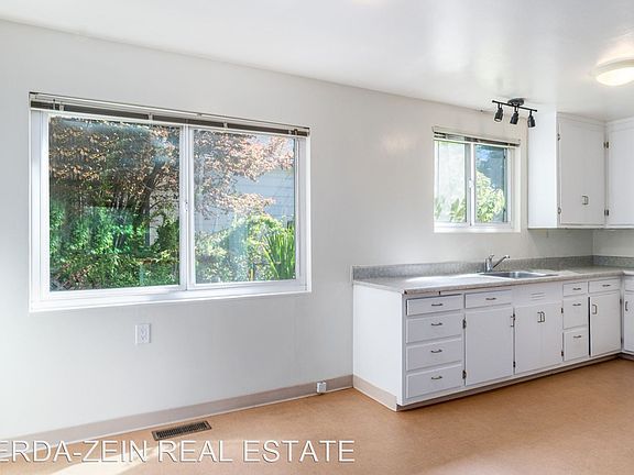 4th image of 610 Santa Clara Ave APT A
