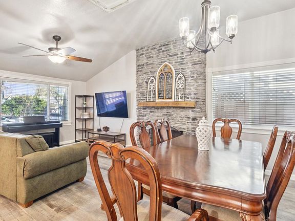 3rd image of 210 Vineyard Dr