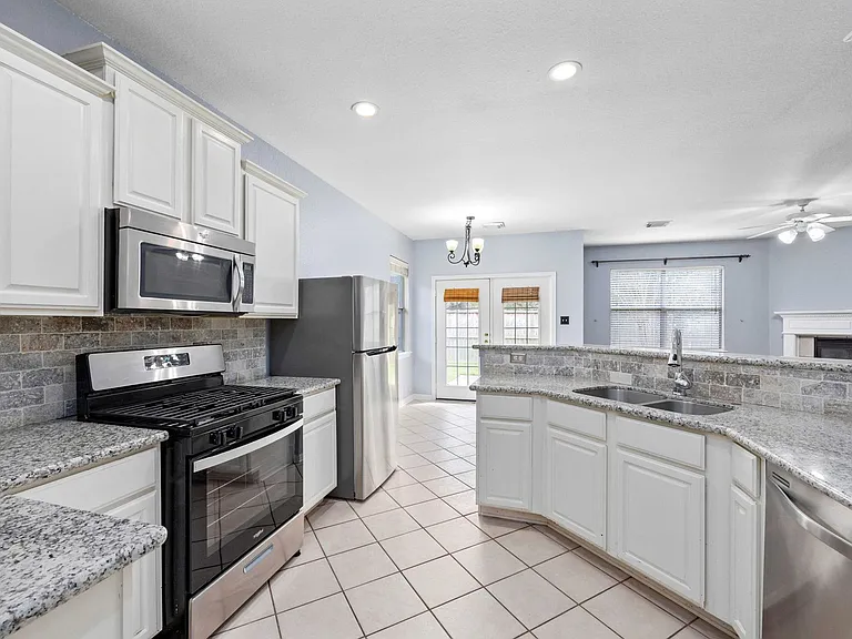 15823 Stiller Park Dr — Photo 12