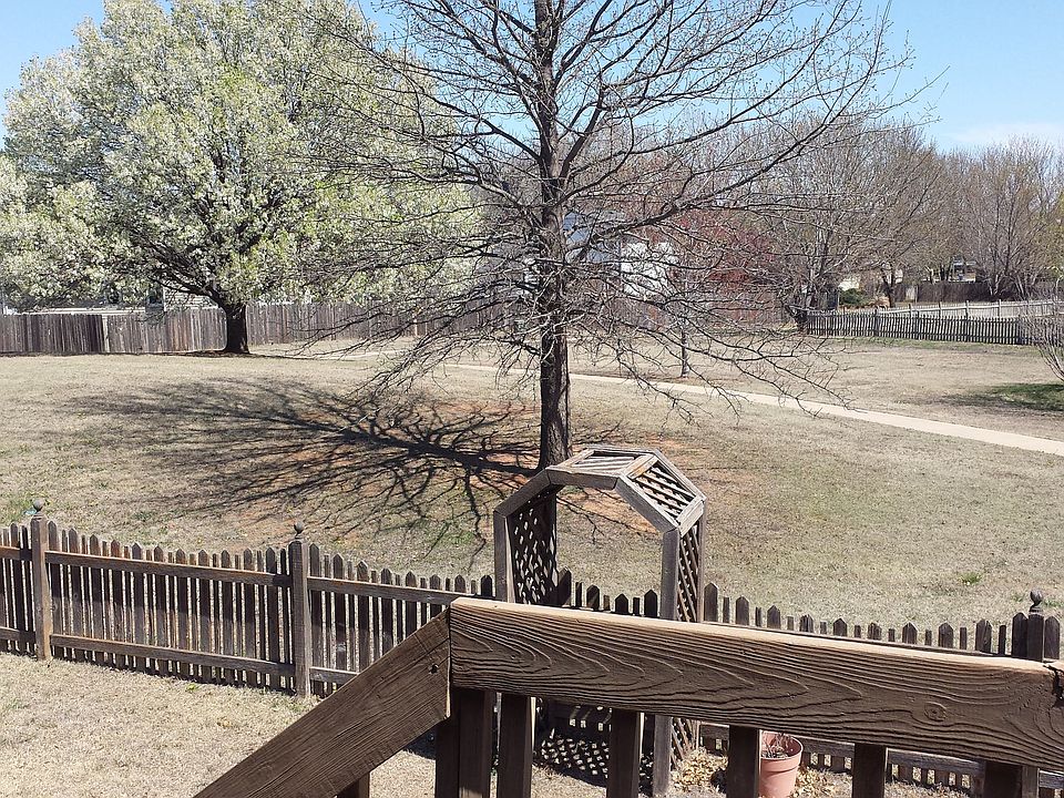 2nd image of 2718 S Rainier Cir