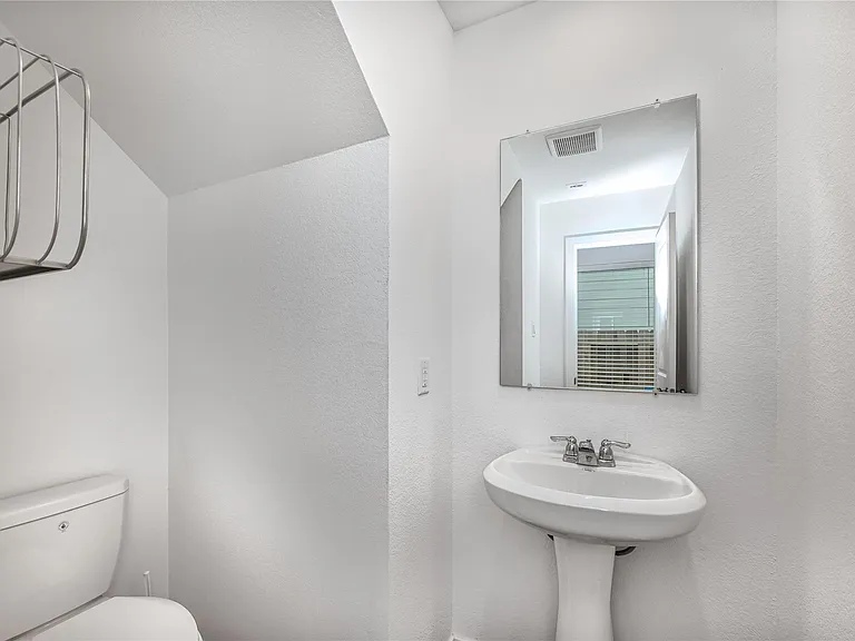 21458 Carosella Dr — Photo 15