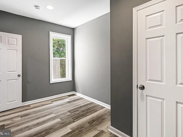 1307 S Hanson St — Photo 8