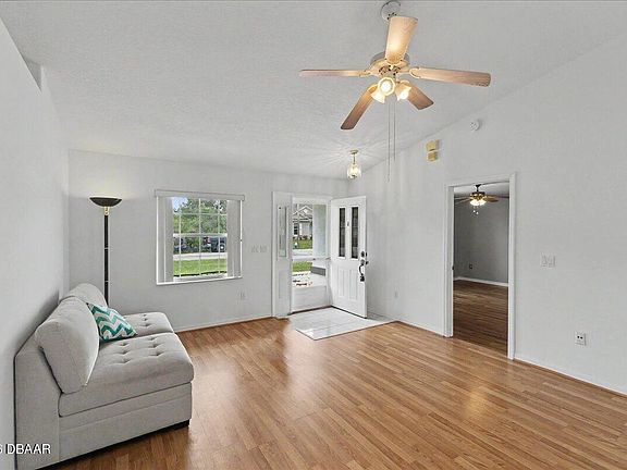 5th image of 7 Fifer Ln