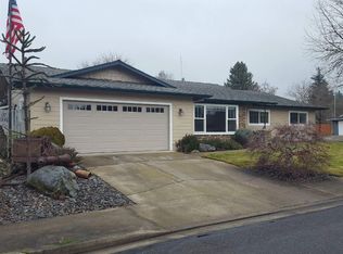 1911 Meadow Gln, Grants Pass, OR 97527