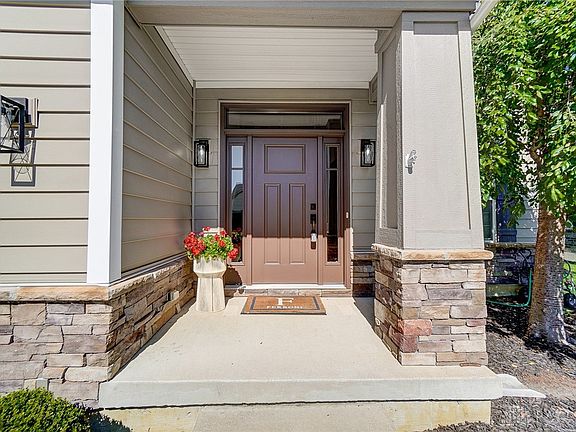 4th image of 1124 Chambrey Ct