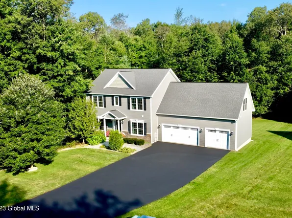 5 Sandy Rock Way, Halfmoon, NY 12065