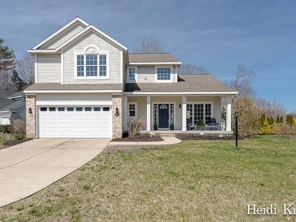 14861 Swan Ln, Spring Lake, MI 49456