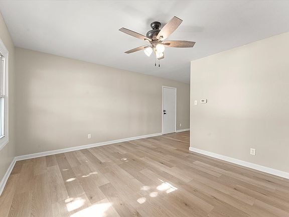 5th image of 1615 S Mattis Ave