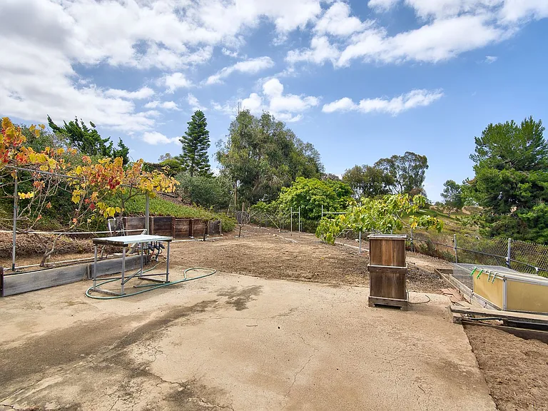 5708 Lamas St — Photo 34