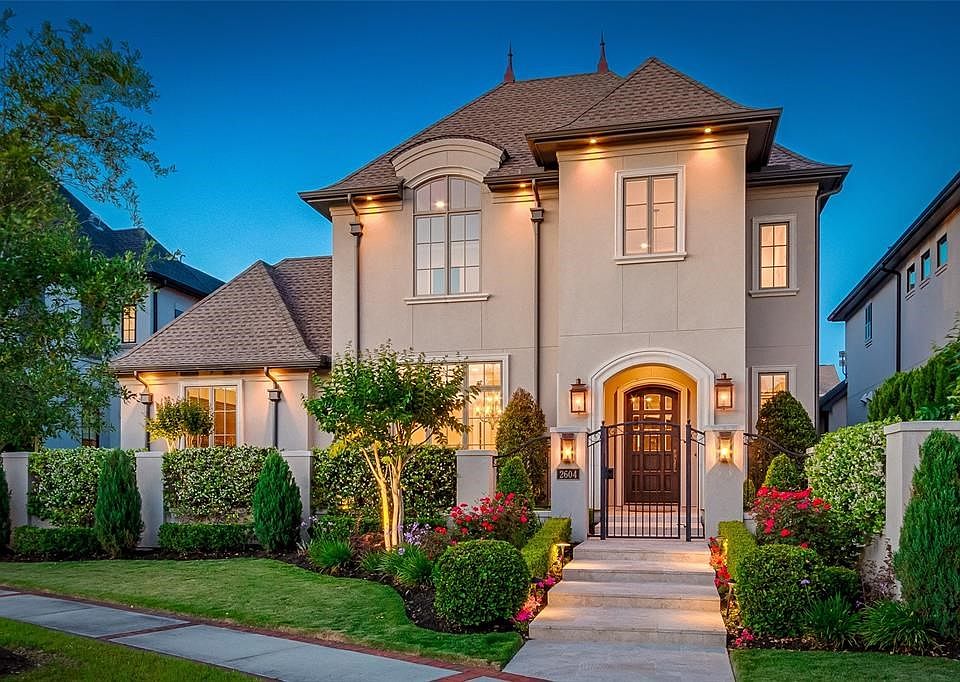 Gorgeous Post Custom Home in sought after East Shore!