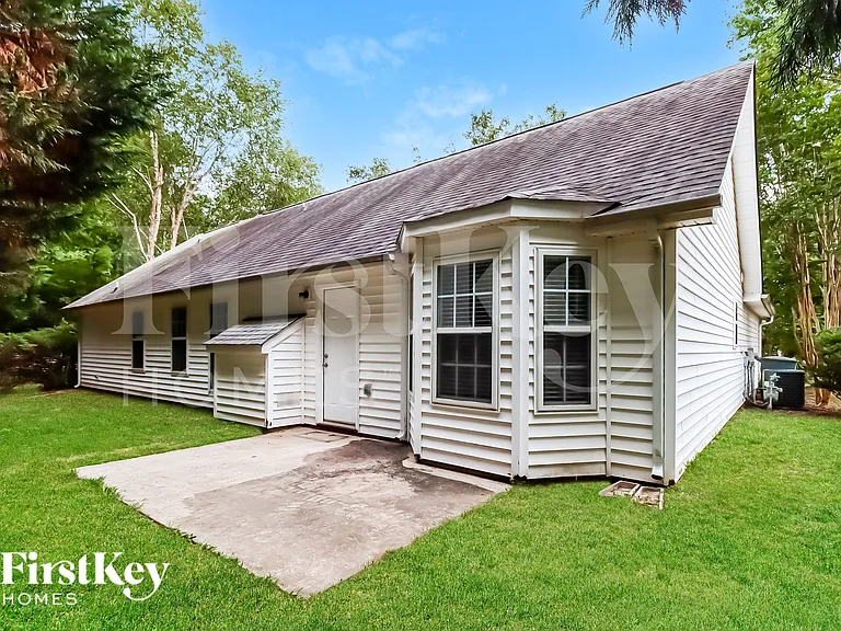 312 Edgemore Ct — Photo 15