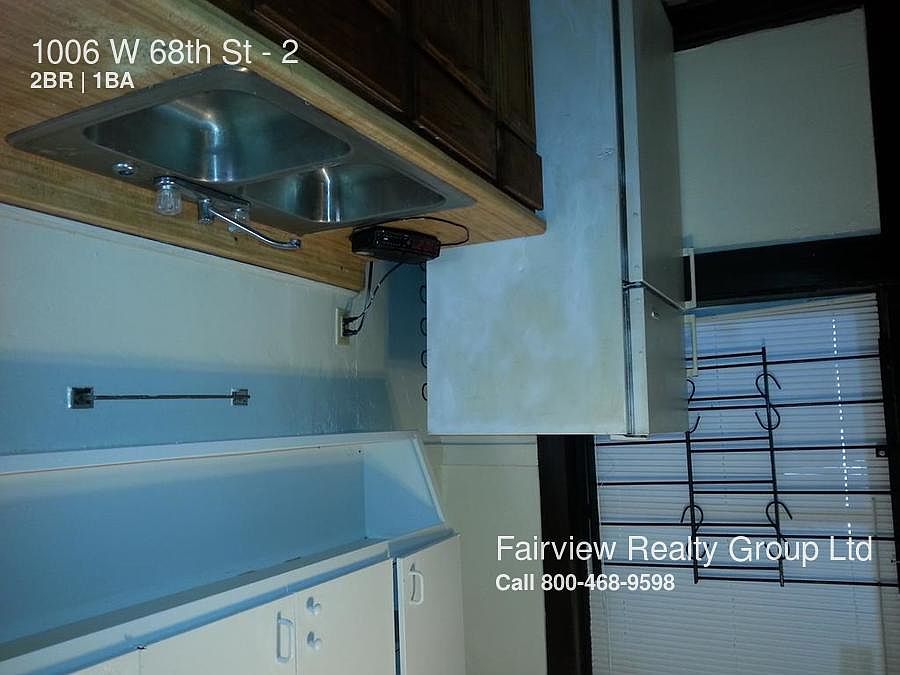 2nd image of 1006 W 68th St #2