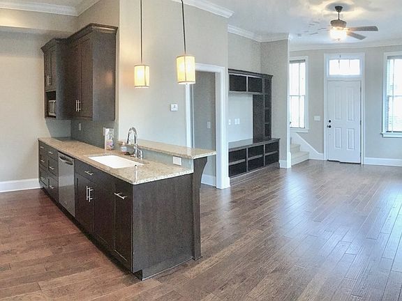 5th image of 450 Railroad Ave Unit 2B