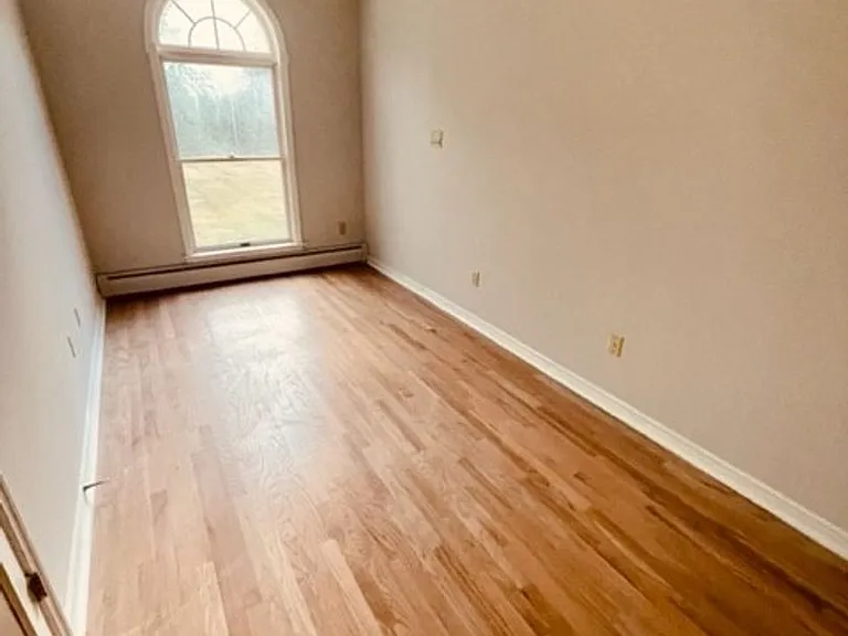 500 Manor House Ln — Photo 46