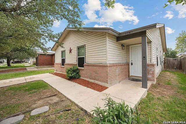 3 bed, 2.0 bath, 1160 sqft, $1,650 — Photo 2
