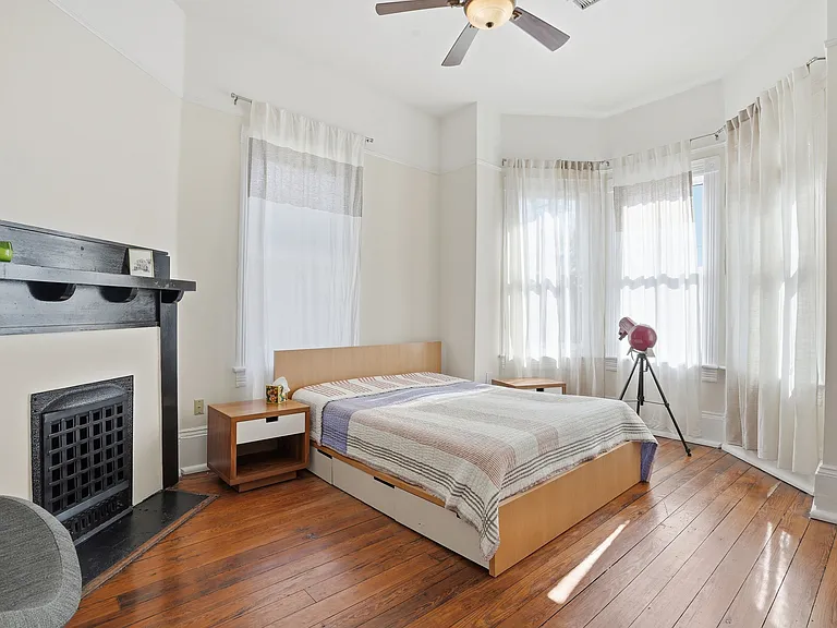 524 E Henry St — Photo 22