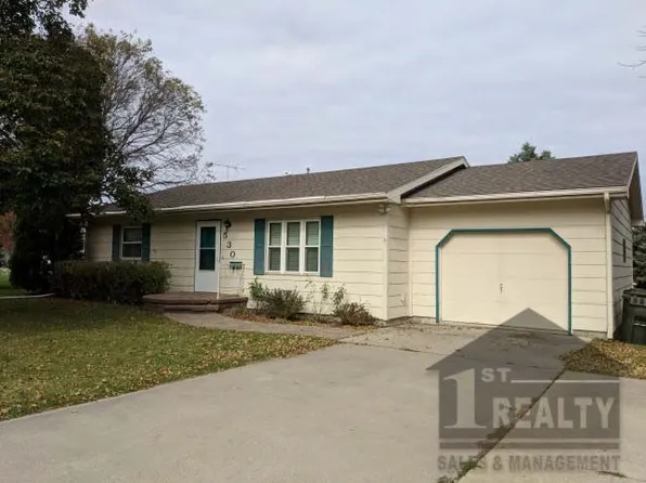 530 Fairacres Rd, Wayne, NE 68787