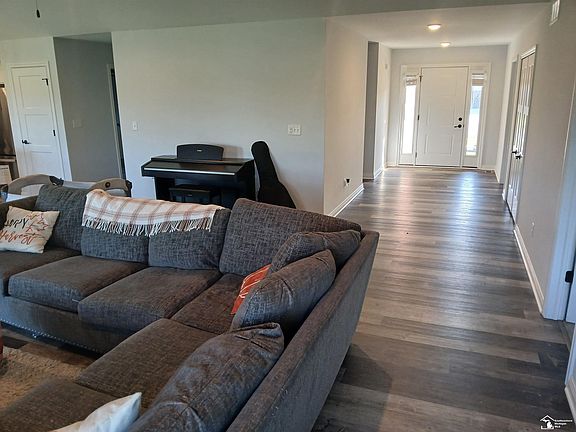 4th image of 4924 Skylark Dr