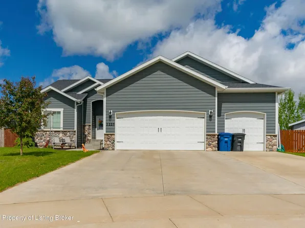 2225 Arapaho Ct, Dickinson, ND 58601