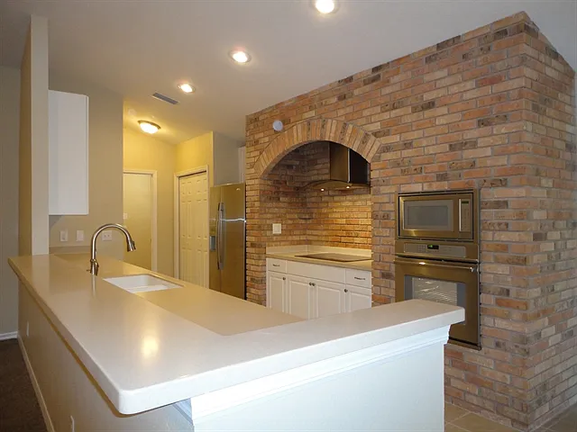 3 bed, 2.0 bath, 1874 sqft, $2,485 — Photo 2
