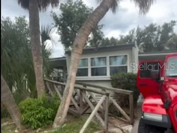 11734 Hickory Ln, Tavares, FL 32778