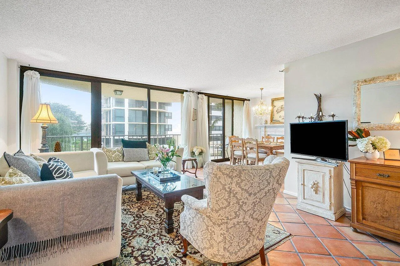 1 bed, 1.5 bath, 998 sqft, $4,500 — Photo 3