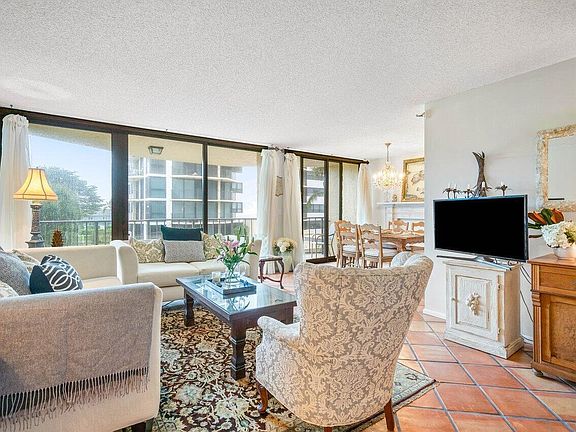 3rd image of 899 Jeffery St #3050