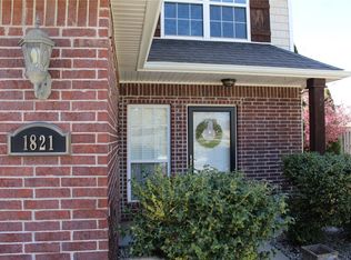 1821 N Cannondale Dr, Fayetteville, AR 72704