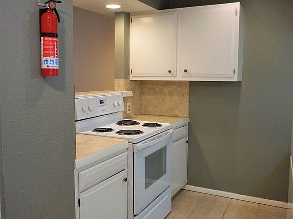 4th image of 700 NW 17th St #5966250
