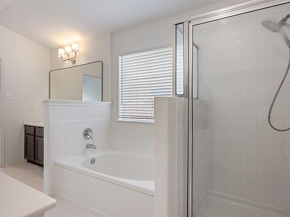 5th image of 4612 Tiddle Ln