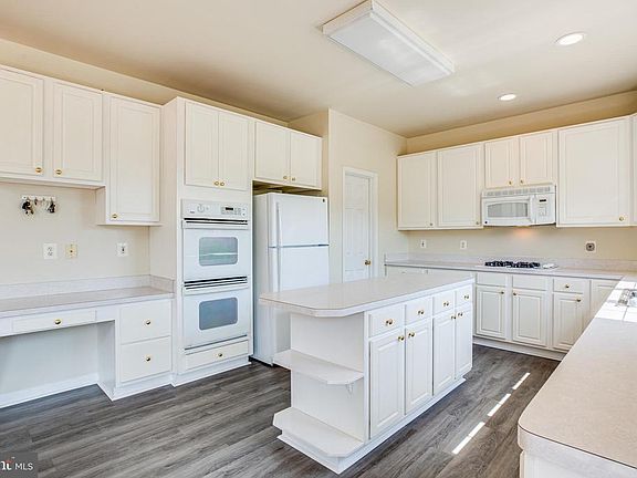 Desk area is perfect for planning