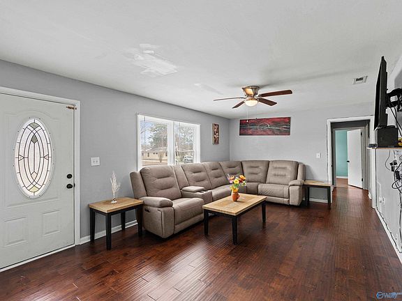 4th image of 1822 North St SE