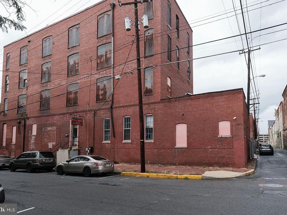 1st image of 619 Spruce St