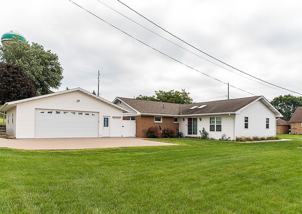 1st image of 605 Pine Dr