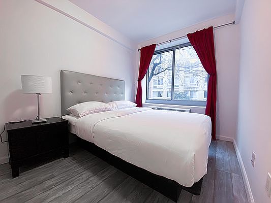 3rd image of 521 W 48th St APT 3H