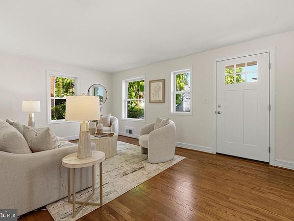 4th image of 2834 Summerfield Rd