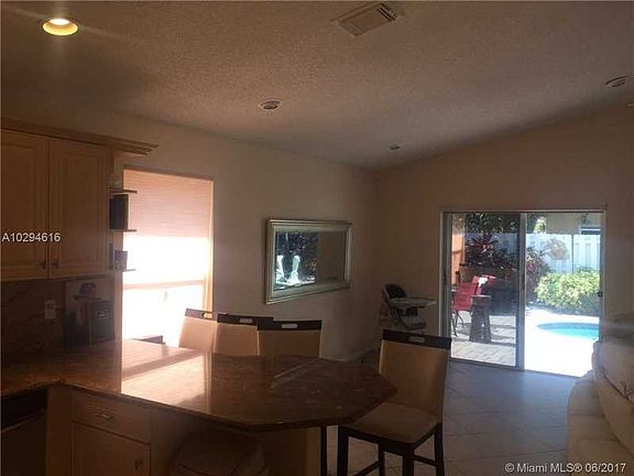 4th image of 3567 SW 49th Ct